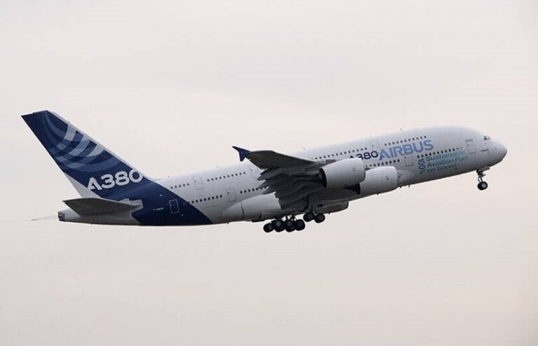 AIRBUS vuela el A380 propulsado con SAF