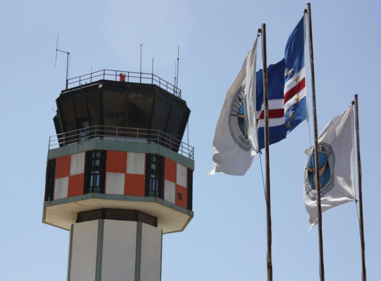 INDRA modernizará el sistema de control de tráfico aéreo de Cabo Verde