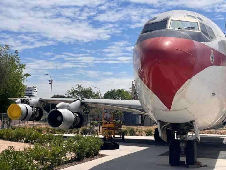 AVIATION GROUP culmina el traslado y conservación de dos Boeing 707